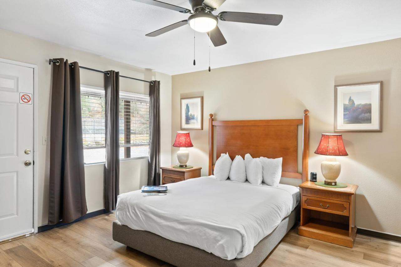 Indian Creek Lodge Douglas City 外观 照片