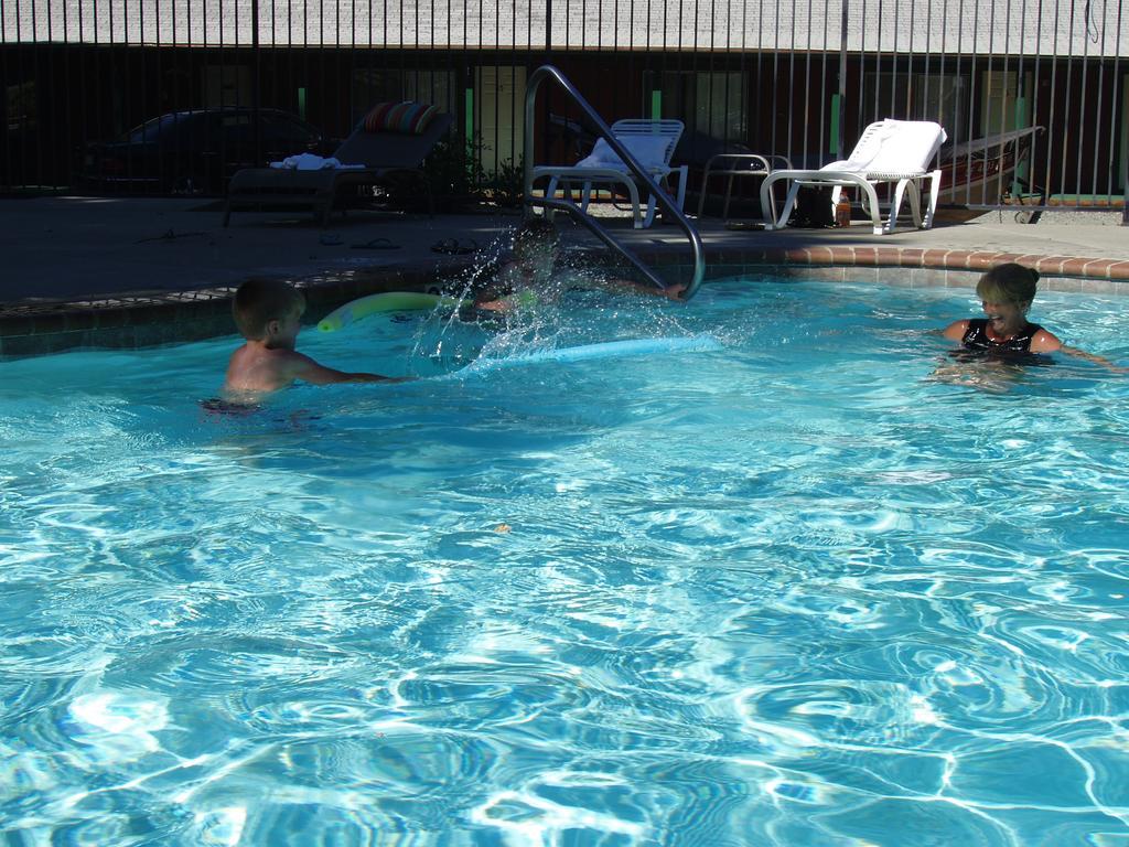 Indian Creek Lodge Douglas City 外观 照片